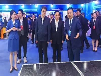 當(dāng)機器人學(xué)會“擦亮陽光”丨天意機械光伏清潔方案亮相山東省機器人大會