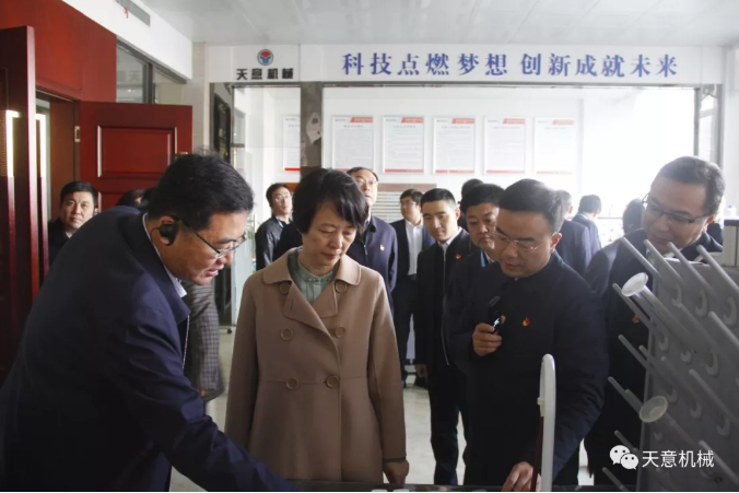 濟(jì)寧市委常委、組織部部長孔凡萍帶領(lǐng)全市“兩新”組織黨建工作現(xiàn)場觀摩團(tuán)蒞臨天意機(jī)械調(diào)研指導(dǎo)